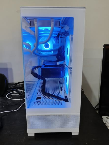 Antec CX700 ARGB 白色全景機殼藍色 RGB 正面實機照
