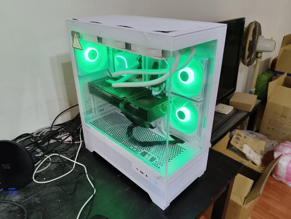 Antec CX700 ARGB 白色全景機殼綠色 RGB 實機照